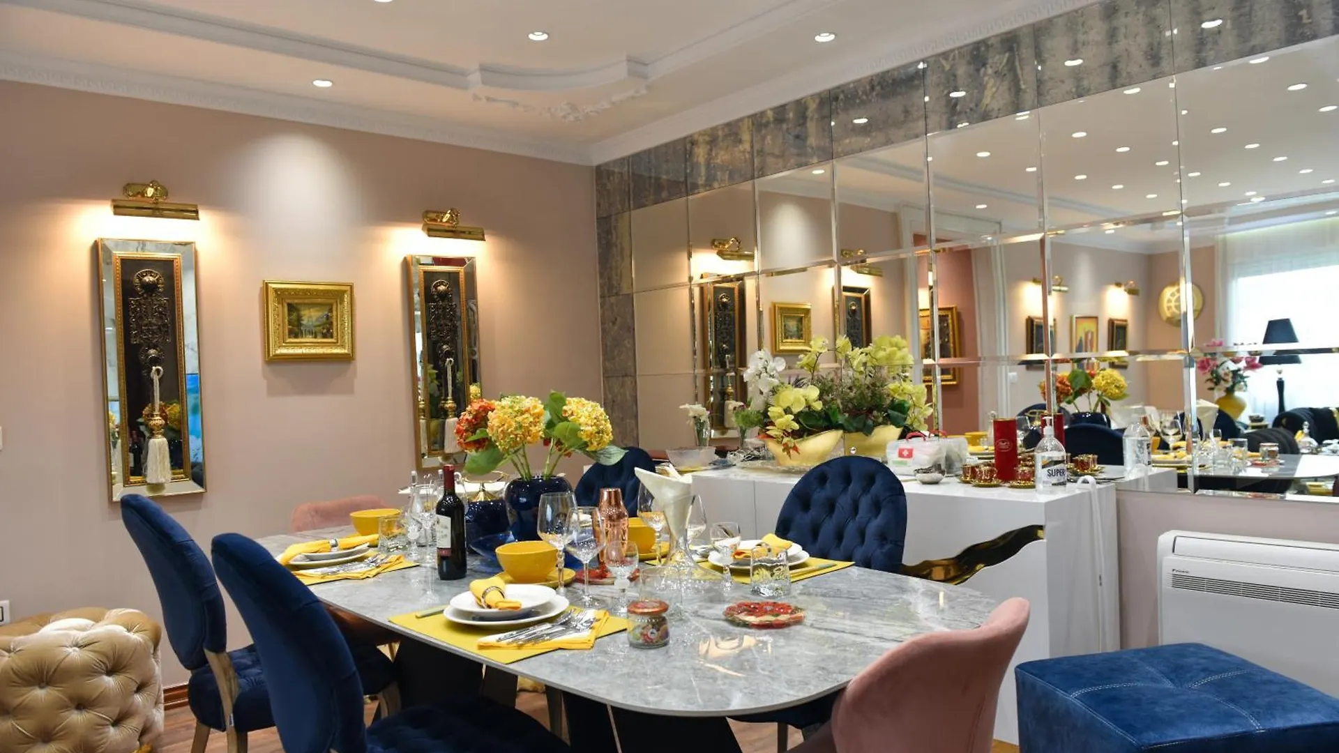 Top Luxury Tirana 0*,